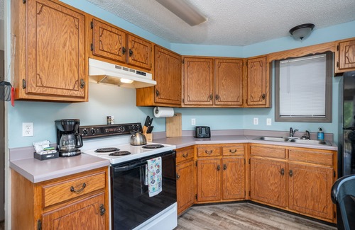 Hardy Cabin | Kiwanie Lodge, Large Lakefront Home, Sleeps 12