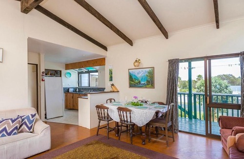 Omaha House | Kiwi Bach at Omaha - Omaha Holiday Home