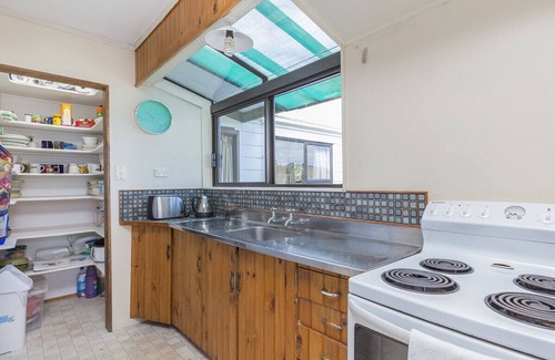 Omaha Cottage | Kiwi Bach at Omaha - Omaha Holiday Home