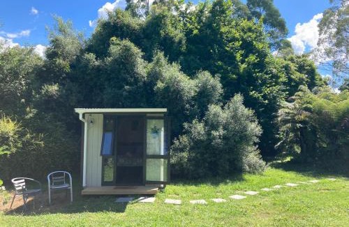 Tokaanu House | Kiwi cabin with geothermal pool by lake Taupo