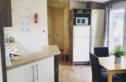 Clacton-on-Sea Apartment | Kjs holiday home