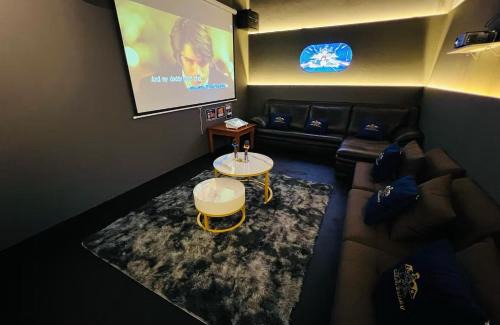 Kuala Lumpur Villa | KL 5KM MidValley Karaoke Bungalow38Pax 20Cars