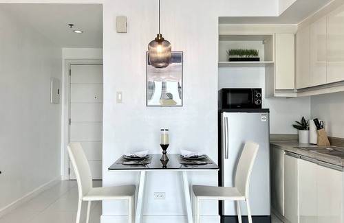 San Lorenzo Condo | KL Tower - Clean & Cozy 1BR Unit near Greenbelt Mall Makati City