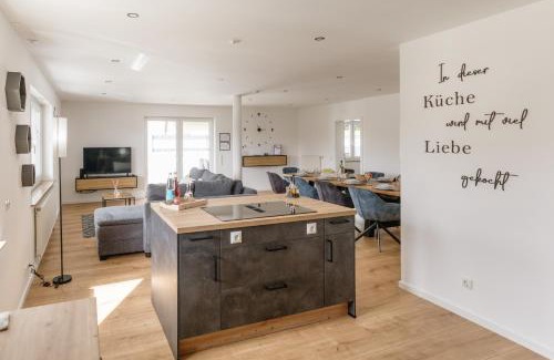 Niedershausen Apartment | Kleeoase - Luxus Apartment- Jacuzzi - Dachterrasse - Kochinsel - See in 10 min