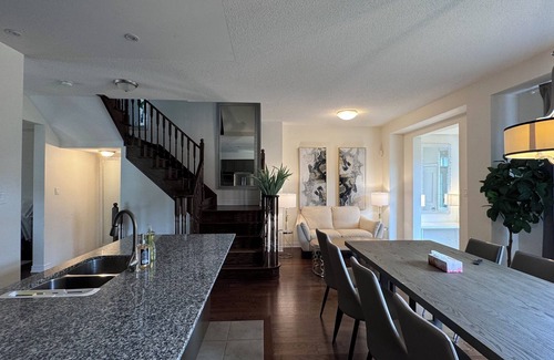 Vaughan House | Kleinburg Refined Crown Town Residence