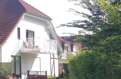 Gustow House | Kleine Ferienwohnung mit Terrasse und Gartenblick