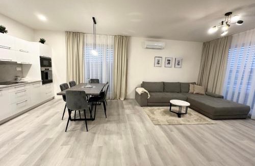 Dunajska Luzna House | Klimatizovaný Apartmánový dom s vírivkou, 9A