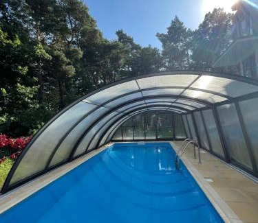 Jastrzebia Gora Apartment | Klimatyzowany apartament z basenem i garażem Willa 4 Pory Roku