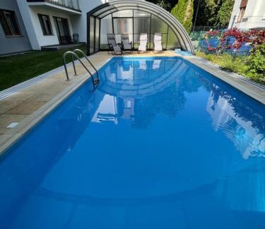 Jastrzebia Gora Apartment | Klimatyzowany apartament z basenem i garażem Willa 4 Pory Roku