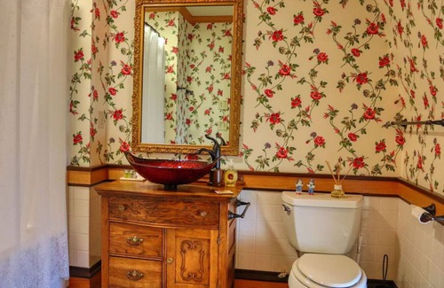 Pella Bed & Breakfast | Klompen Suite at Pella Mansion