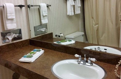 Saint Marys  Allen County Hotel | Klopfenstein Inn and Suites
