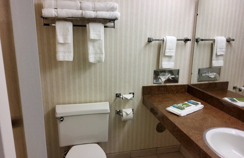 Saint Marys  Allen County Hotel | Klopfenstein Inn and Suites