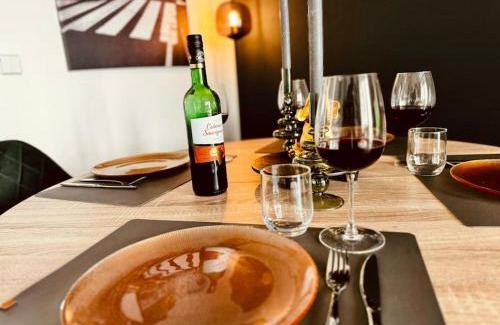Chemnitz Apartment | KMHosting Zentrum Luxe Apartment Balkon