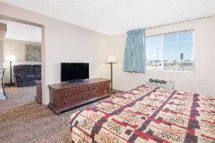 Grand Forks Hotel | Knights Inn and Suites - Grand Forks