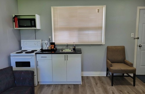 Cobourg Hotel | Knights Inn Cobourg