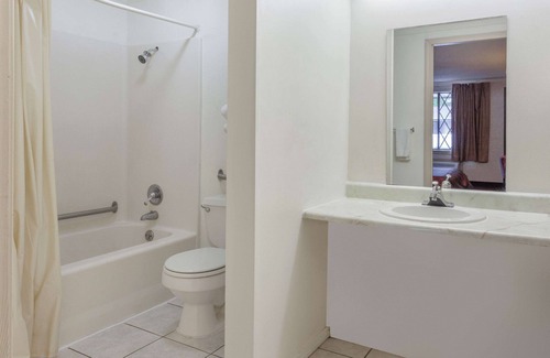 Farmington Hills Hotel | Knights Inn Farmington Hill