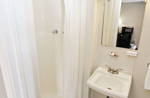 Pine Grove Hotel | Knights Inn Pine Grove