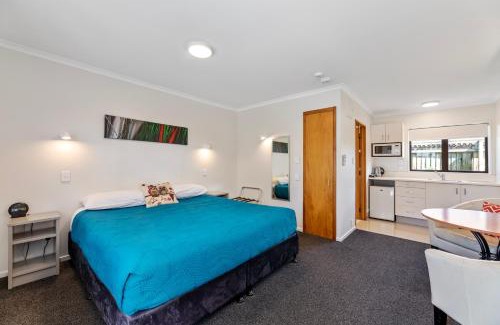 Blenheim Hotel | Knightsbridge Court Motor Lodge