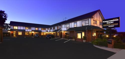 Blenheim Hotel | Knightsbridge Court Motor Lodge