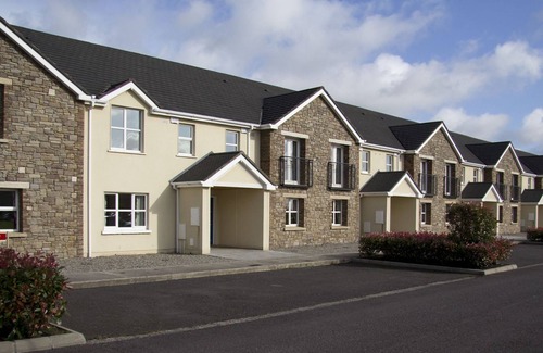 Trim Cottage | Knightsbrook Courtyard Houses