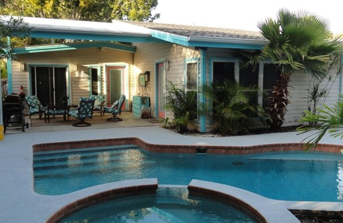 Indian Rocks Beach House | “Knot on the Clock" is a quintessential beach bungalow full of charm. BTR#1735