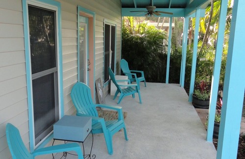 Indian Rocks Beach House | “Knot on the Clock" is a quintessential beach bungalow full of charm. BTR#1735