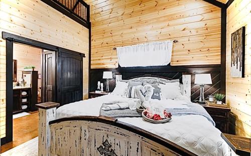 Hochatown House | Knotty and Nice Luxury Cabin