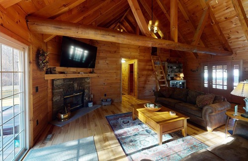 Laurelville Cabin | Knotty Pine cabin w/pond, hot tub, pool table close to hiking