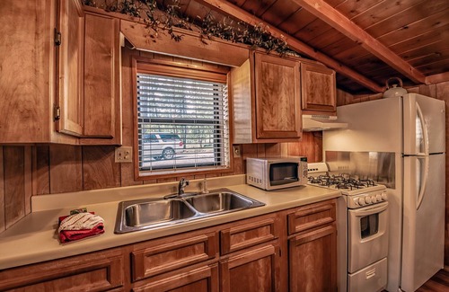 Ruidoso Cabin | Knotty Pine | Upper Canyon Cabin Hot Tub & Wildlife