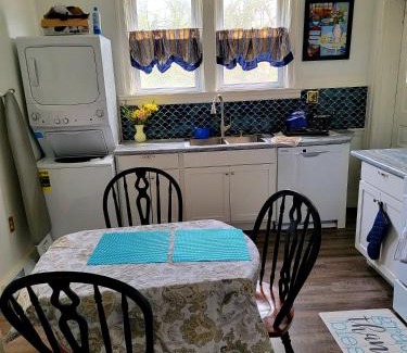 Carlisle House | KNR Beauty Living Quarters, LLC