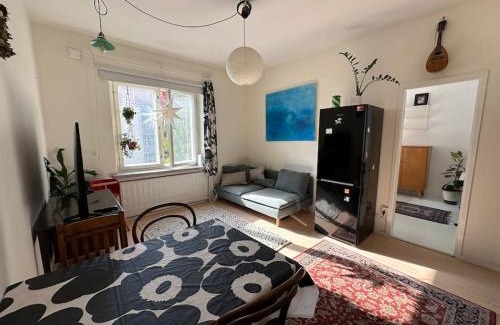 Etelainen District Apartment | Kodikas ja supermukava asunto metron vieressä! Smart TV, nopea netti, 5 minuuttia keskustaan!