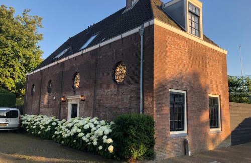 Voorburg Villa | Koetshuis aan het water 3 bedroom villa