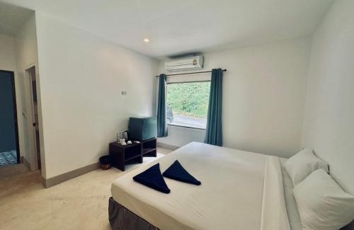 Bai Lan Hotel | Kohchang stayin premium hotel in beach street market