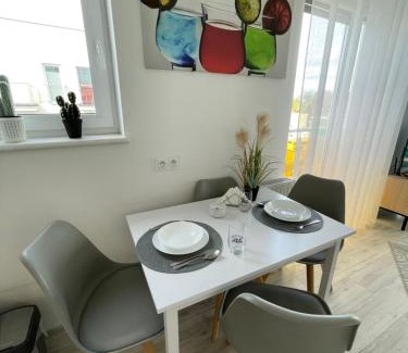 Bielsko-Biala Apartment | !KOMFORT APARTAMENT KUSTRONIA Garaż Balkon Wanna