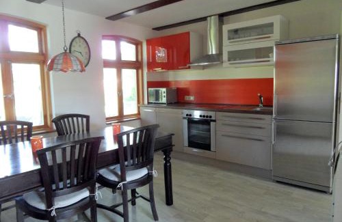 Kirch Mulsow Apartment | Komfortable Ferienwohnung "Vier Linden", ruhige dörfliche Lage, 20 min zur Küste