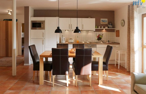 Neuensien Apartment | Komfortable Ferienwohnung mit Balkon - Ideal für den Familienurlaub auf Rügen!