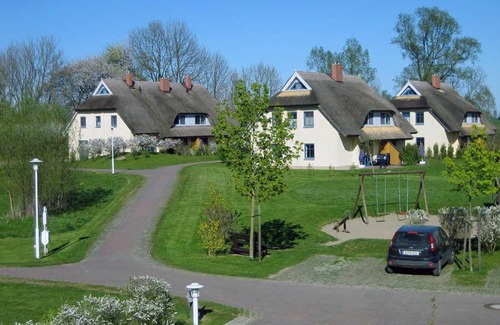 Puddemin House | Komfortables Reetdachferienhaus Hasel 1