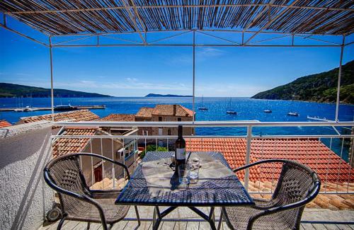 Komiza Apartment | Komiza Provita Guesthouse