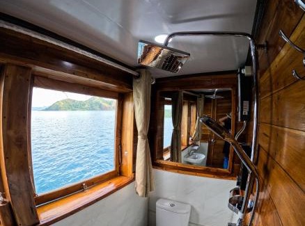 Labuan Bajo Boat Rental | Komodo Cruise 3D2N with Emocean Tour - Monday & Friday Departures