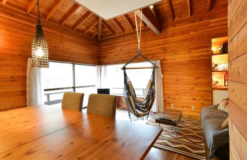 Kita Karuizawa House | KOMOREBI House -北軽井沢 木漏れ日の家- ペット可