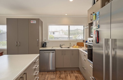 Whiritoa House | Kon Tiki Retreat - Whiritoa Beach Holiday Home
