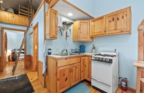 Moultonborough House | Kona Hobbit House Cozy Getaway Near the Lake