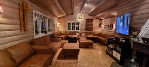 Kamben House | Kontakten by Norgesbooking - large cabin for families and groups