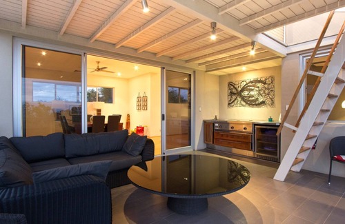Broome House | Koolinda by the Bay - Large Holiday Rental Ideal for Groups & Families