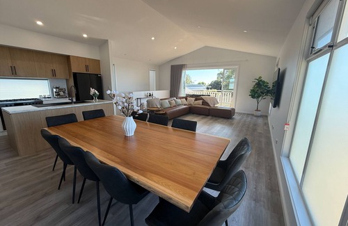 Muloowurtie House | Koolywurtie- Spacious, 5 bedrooms, close to beach!