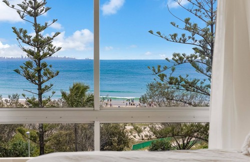 Coolangatta Apartment | Kooringal Unit 15 Great location right on Greenmount Beach with ocean views