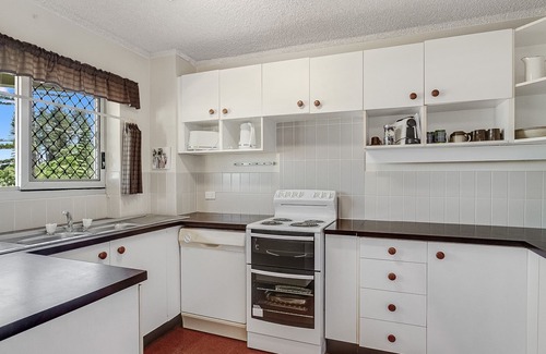 Coolangatta Apartment | Kooringal Unit 4 Right on Greenmount beach walk to both Tweed Heads and Coolangatta Wi-Fi Inc.