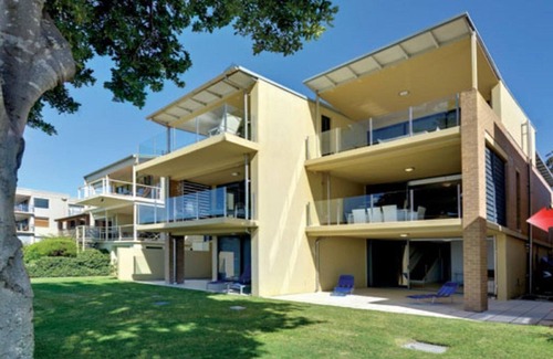 Salamander Bay House | Kooyonga, 1/211 Soldiers Point Rd - waterfront, panoramic views & aircon