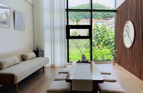 Yeonnam-dong Apartment | Korea Hanok Large House with Terrace