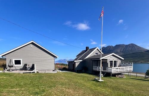 Lyngen House | Koselig hus nær sjø og fjell